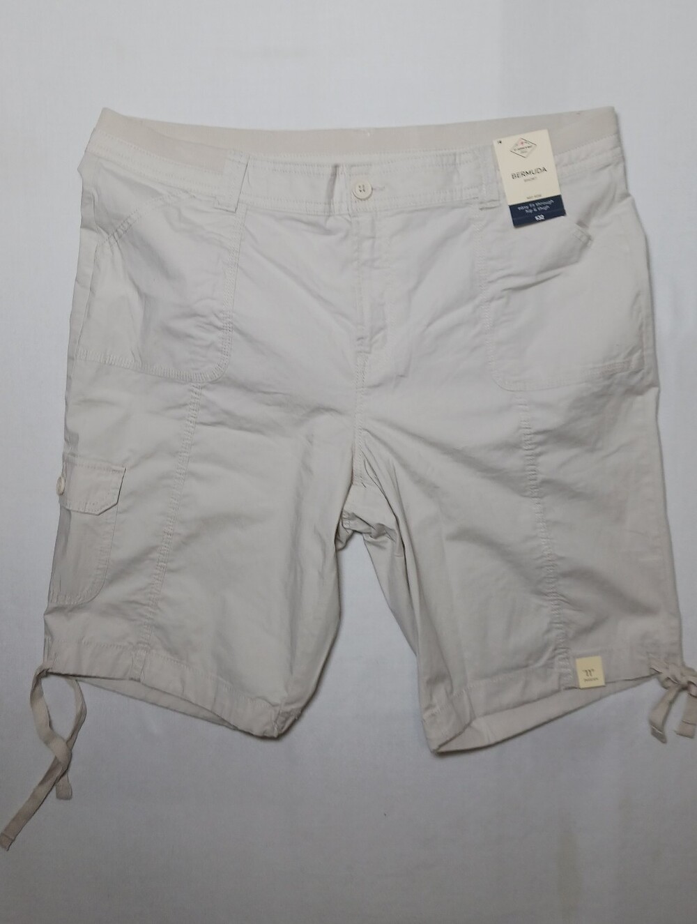 St. John's Bay Womens Mid Rise Bermuda Short Size 16 Moonbeam NWT 11" Inseam